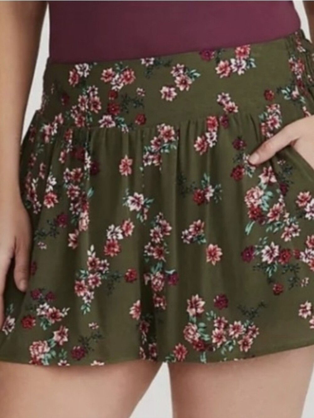 🌠Torrid Olive Green Floral shorts